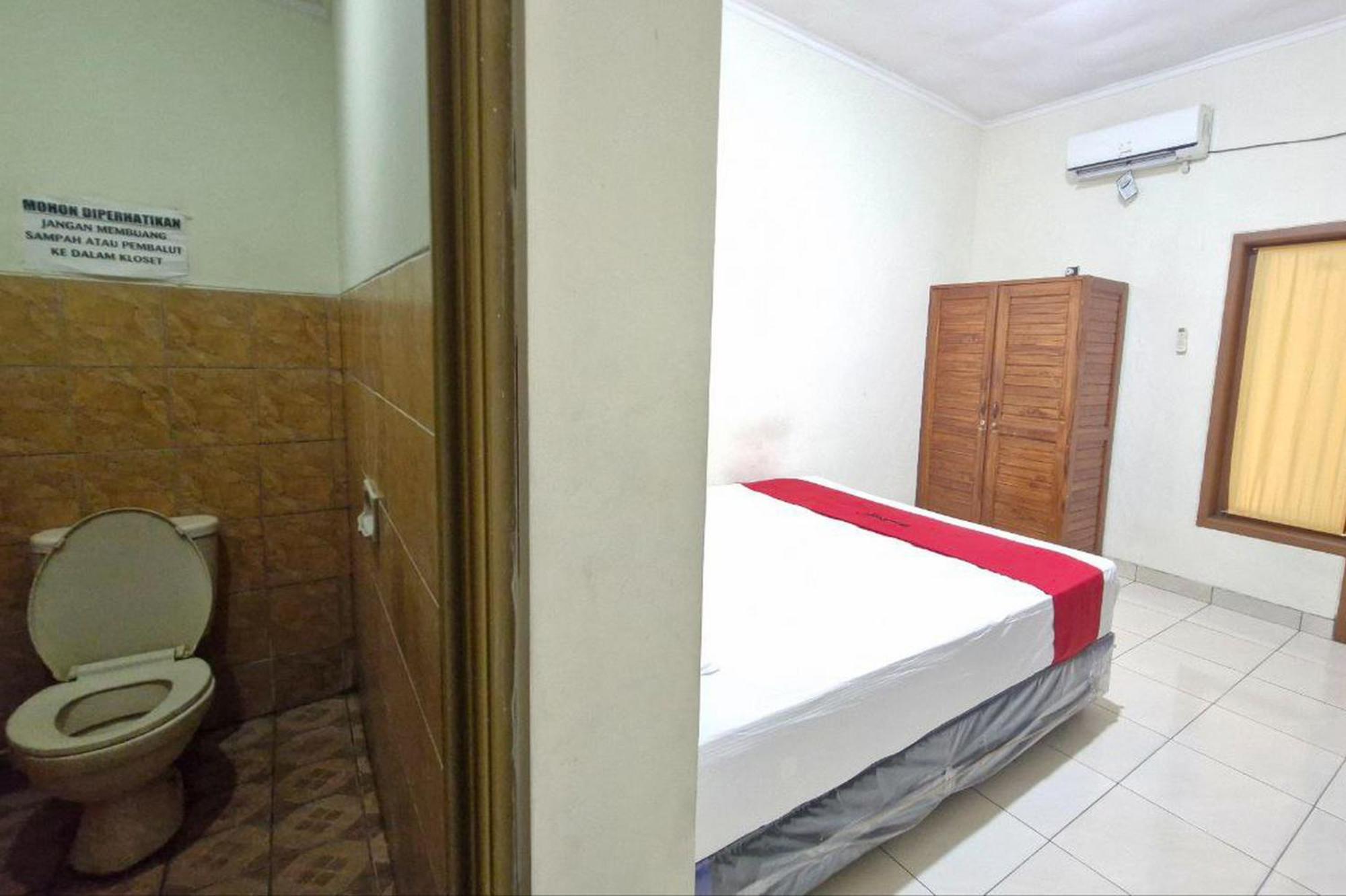 Hotel Reddoorz At Griya Kampar 2*