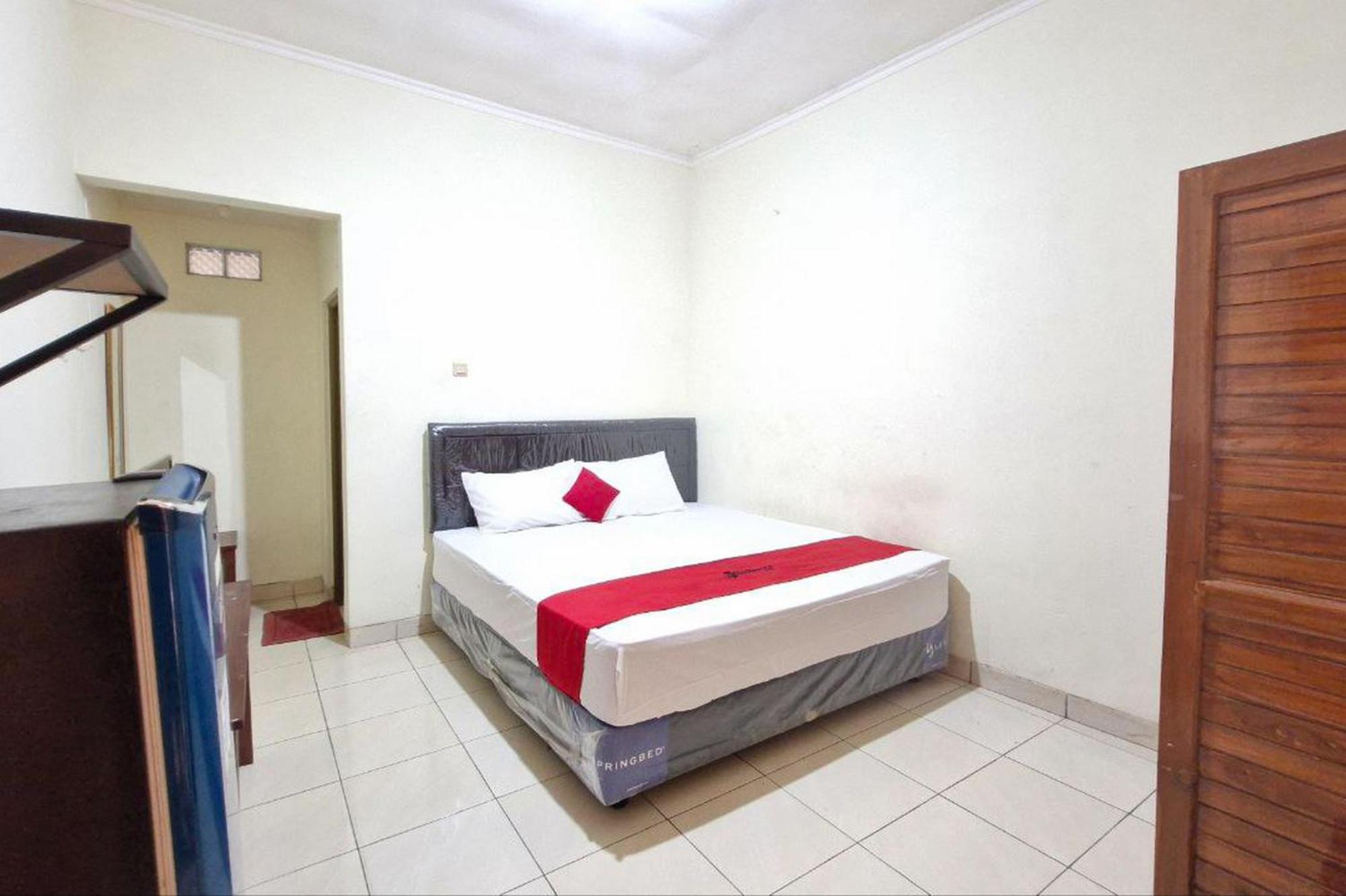 Reddoorz At Griya Kampar 2* Madiun